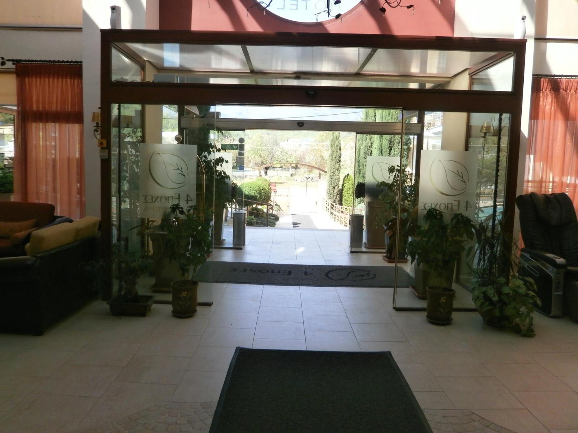 4 Epoxes Hotel Spa Loutraki  Exterior photo